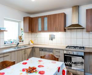 Exkluzívne na predaj rodinný dom s veľkým pozemkom – Sečovce, ul. Mostová