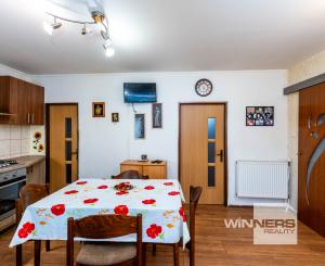 Exkluzívne na predaj rodinný dom s veľkým pozemkom – Sečovce, ul. Mostová