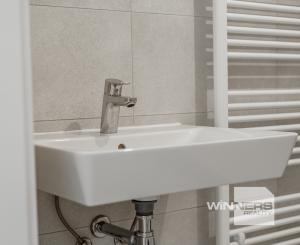 NA PREDAJ NOVOSTAVBA 2-izbový byt 62,38m2 s predzáhradkou, pivnicou a park. státím v projekte Prúdy, ul. Včelárska Trnava