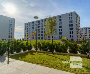 NA PREDAJ NOVOSTAVBA 2-izbový byt 62,38m2 s predzáhradkou, pivnicou a park. státím v projekte Prúdy, ul. Včelárska Trnava