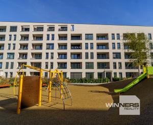 NA PREDAJ NOVOSTAVBA 2-izbový byt 62,38m2 s predzáhradkou, pivnicou a park. státím v projekte Prúdy, ul. Včelárska Trnava