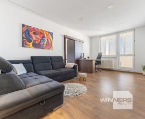 EXKLUZÍVNE: TROJIZBOVÝ VEĽKOMETRÁŽNY BYT V SKALICI