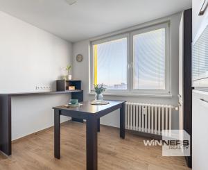 EXKLUZÍVNE: TROJIZBOVÝ VEĽKOMETRÁŽNY BYT V SKALICI