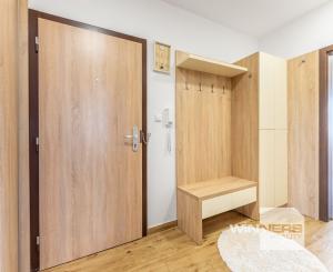 EXKLUZÍVNE: TROJIZBOVÝ VEĽKOMETRÁŽNY BYT V SKALICI