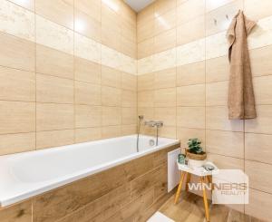 EXKLUZÍVNE: TROJIZBOVÝ VEĽKOMETRÁŽNY BYT V SKALICI