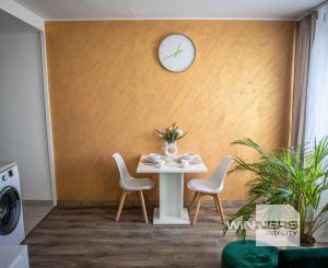 Exkluzívne Vám ponúkame na prenájom  zariadený 1,5 izbový byt v Humennom