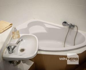 Exkluzívne Vám ponúkame na prenájom  zariadený 1,5 izbový byt v Humennom