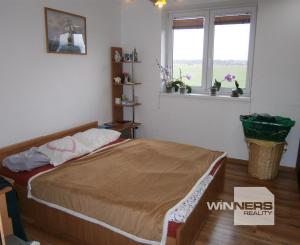 Prenájom 4-izb.byt v rodinnom dome; novostavba; detské ihrisko ; obec Láb