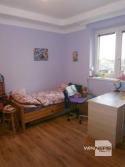 Prenájom 4-izb.byt v rodinnom dome; novostavba; detské ihrisko ; obec Láb