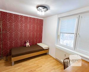 Exkluzívne Vám ponúkame na predaj 3 izbový byt  v Humennom