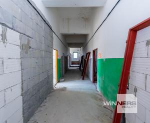 Exkluzívne na predaj budova s obrovským potenciálom v obci Oborín!