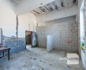 Exkluzívne na predaj budova s obrovským potenciálom v obci Oborín!