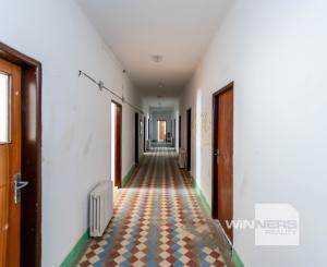 Exkluzívne na predaj budova s obrovským potenciálom v obci Oborín!