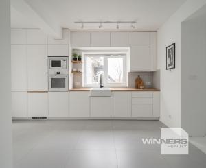 NA PREDAJ KOMPLETNE ZREKONŠTRUOVANÝ 3-podlažný rodinný dom,  Prídavková ulica, Záhorská Bystrica