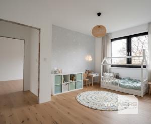 NA PREDAJ KOMPLETNE ZREKONŠTRUOVANÝ 3-podlažný rodinný dom,  Prídavková ulica, Záhorská Bystrica