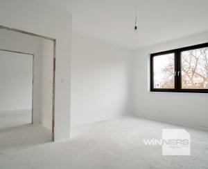 NA PREDAJ KOMPLETNE ZREKONŠTRUOVANÝ 3-podlažný rodinný dom,  Prídavková ulica, Záhorská Bystrica