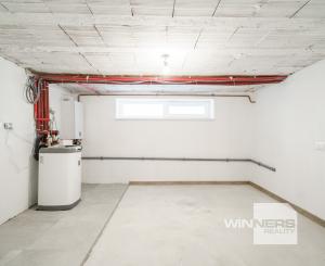 NA PREDAJ KOMPLETNE ZREKONŠTRUOVANÝ 3-podlažný rodinný dom,  Prídavková ulica, Záhorská Bystrica