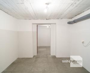 NA PREDAJ KOMPLETNE ZREKONŠTRUOVANÝ 3-podlažný rodinný dom,  Prídavková ulica, Záhorská Bystrica