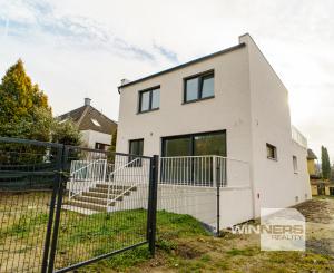 NA PREDAJ KOMPLETNE ZREKONŠTRUOVANÝ 3-podlažný rodinný dom,  Prídavková ulica, Záhorská Bystrica