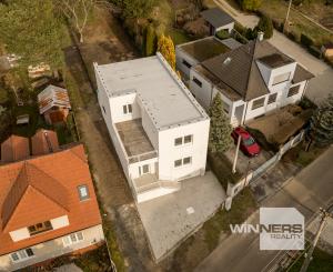 NA PREDAJ KOMPLETNE ZREKONŠTRUOVANÝ 3-podlažný rodinný dom,  Prídavková ulica, Záhorská Bystrica