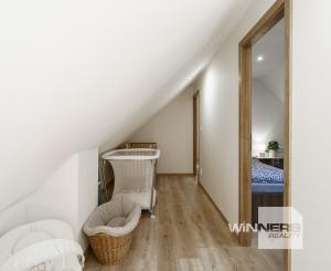 REZERVOVANÉ - Na predaj rodinný dom po kompletnej rekonštrukcii pri Kolpašskom jazere, Banský Studenec - Kolpachy, okres Banská Štiavnica