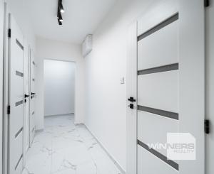 Ponúkame Vám novozrekonštruovaný 4i byt s loggiou na 5. poschodí pri Novej nemocnici.