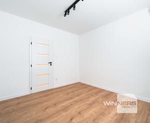 Ponúkame Vám novozrekonštruovaný 4i byt s loggiou na 5. poschodí pri Novej nemocnici.