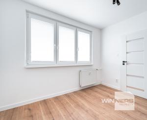 Ponúkame Vám novozrekonštruovaný 4i byt s loggiou na 5. poschodí pri Novej nemocnici.