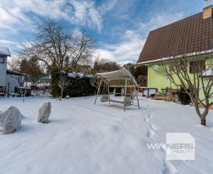 Ponúkame Vám na predaj krásnu murovanú dvojpodlažnú chatu v Košickej Novej Vsi.