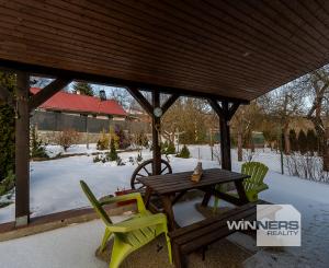 Ponúkame Vám na predaj krásnu murovanú dvojpodlažnú chatu v Košickej Novej Vsi.