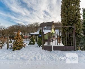 Ponúkame Vám na predaj krásnu murovanú dvojpodlažnú chatu v Košickej Novej Vsi.