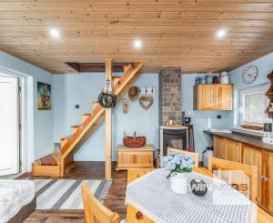 Ponúkame Vám na predaj krásnu murovanú dvojpodlažnú chatu v Košickej Novej Vsi.