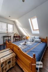 Ponúkame Vám na predaj krásnu murovanú dvojpodlažnú chatu v Košickej Novej Vsi.