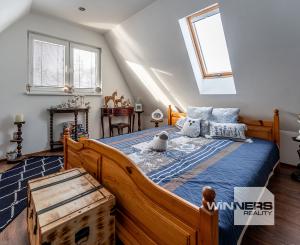 Ponúkame Vám na predaj krásnu murovanú dvojpodlažnú chatu v Košickej Novej Vsi.