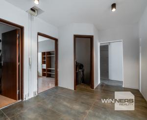 Ponúkame Vám priestranný 4i byt s loggiou na 7. poschodí na sídlisku KVP – Klimkovičova ul.