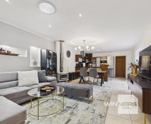 REZERVOVANÉ - Predaj rodinný dom s garážou, pozemok 406 m2, Široká ulica, Skalica