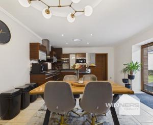 REZERVOVANÉ - Predaj rodinný dom s garážou, pozemok 406 m2, Široká ulica, Skalica