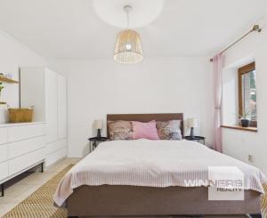 REZERVOVANÉ - Predaj rodinný dom s garážou, pozemok 406 m2, Široká ulica, Skalica