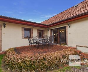 REZERVOVANÉ - Predaj rodinný dom s garážou, pozemok 406 m2, Široká ulica, Skalica