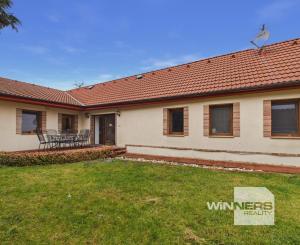 REZERVOVANÉ - Predaj rodinný dom s garážou, pozemok 406 m2, Široká ulica, Skalica