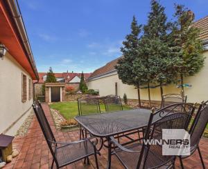 REZERVOVANÉ - Predaj rodinný dom s garážou, pozemok 406 m2, Široká ulica, Skalica