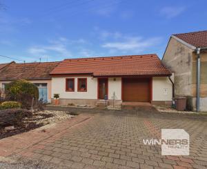 REZERVOVANÉ - Predaj rodinný dom s garážou, pozemok 406 m2, Široká ulica, Skalica