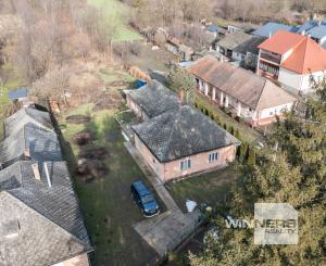 EXKLUZÍVNE vám ponúkame na predaj  rodinný dom v pôvodnom stave v obci Karcsa (Maďarsko)