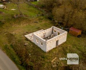 EXKLUZÍVNE NA PREDAJ: Rozostavaný rodinný dom v obci Ilija, okres Banská Štiavnica
