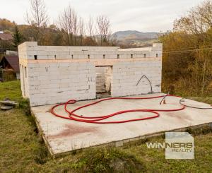 EXKLUZÍVNE NA PREDAJ: Rozostavaný rodinný dom v obci Ilija, okres Banská Štiavnica