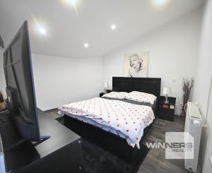 PREDAJ, INVESTIČNÁ NEHNUTEĽNOSŤ S OKAMŽITÝM VÝNOSOM, RODINNÝ DOM – 3 BYTOVÉ JEDNOTKY POD JEDNOU STRECHOU, Hlohovec