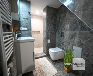 PREDAJ, INVESTIČNÁ NEHNUTEĽNOSŤ S OKAMŽITÝM VÝNOSOM, RODINNÝ DOM – 3 BYTOVÉ JEDNOTKY POD JEDNOU STRECHOU, Hlohovec