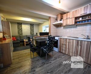 PREDAJ, INVESTIČNÁ NEHNUTEĽNOSŤ S OKAMŽITÝM VÝNOSOM, RODINNÝ DOM – 3 BYTOVÉ JEDNOTKY POD JEDNOU STRECHOU, Hlohovec