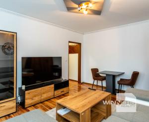 REZERVOVANÉ - 1-izbový byt po rekonštrukcii - Sečovce, Obchodná ulica, 31 m2!