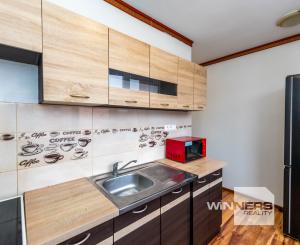 REZERVOVANÉ - 1-izbový byt po rekonštrukcii - Sečovce, Obchodná ulica, 31 m2!